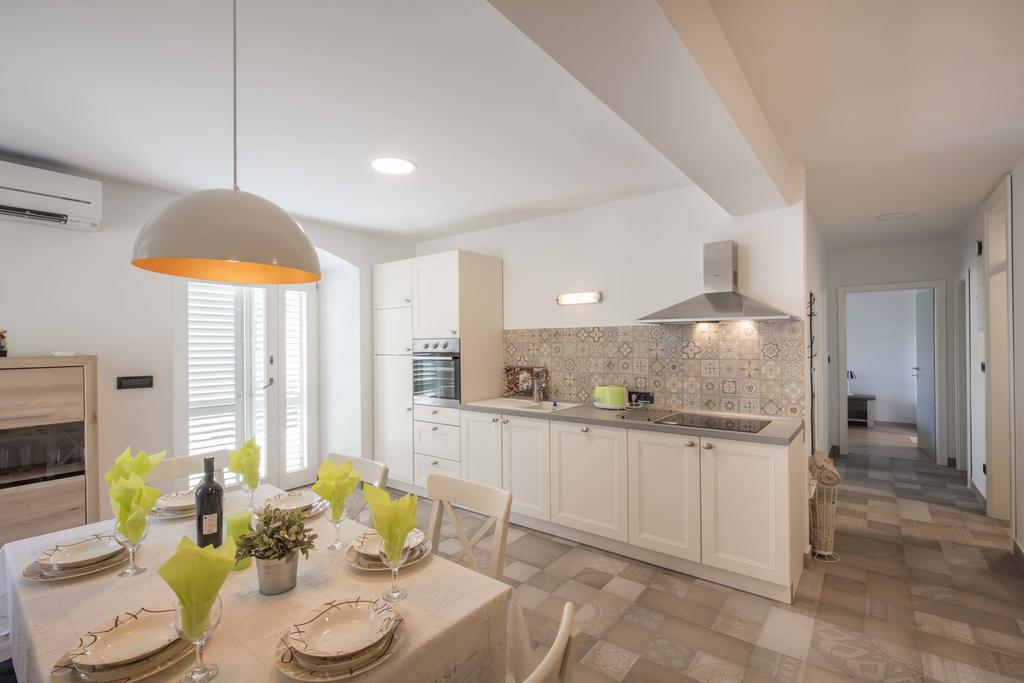 Apartments Villa Adrienne Mali Lošinj Eksteriør billede