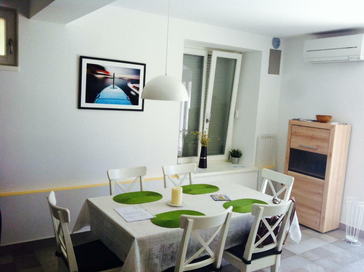 Apartments Villa Adrienne Mali Lošinj Eksteriør billede