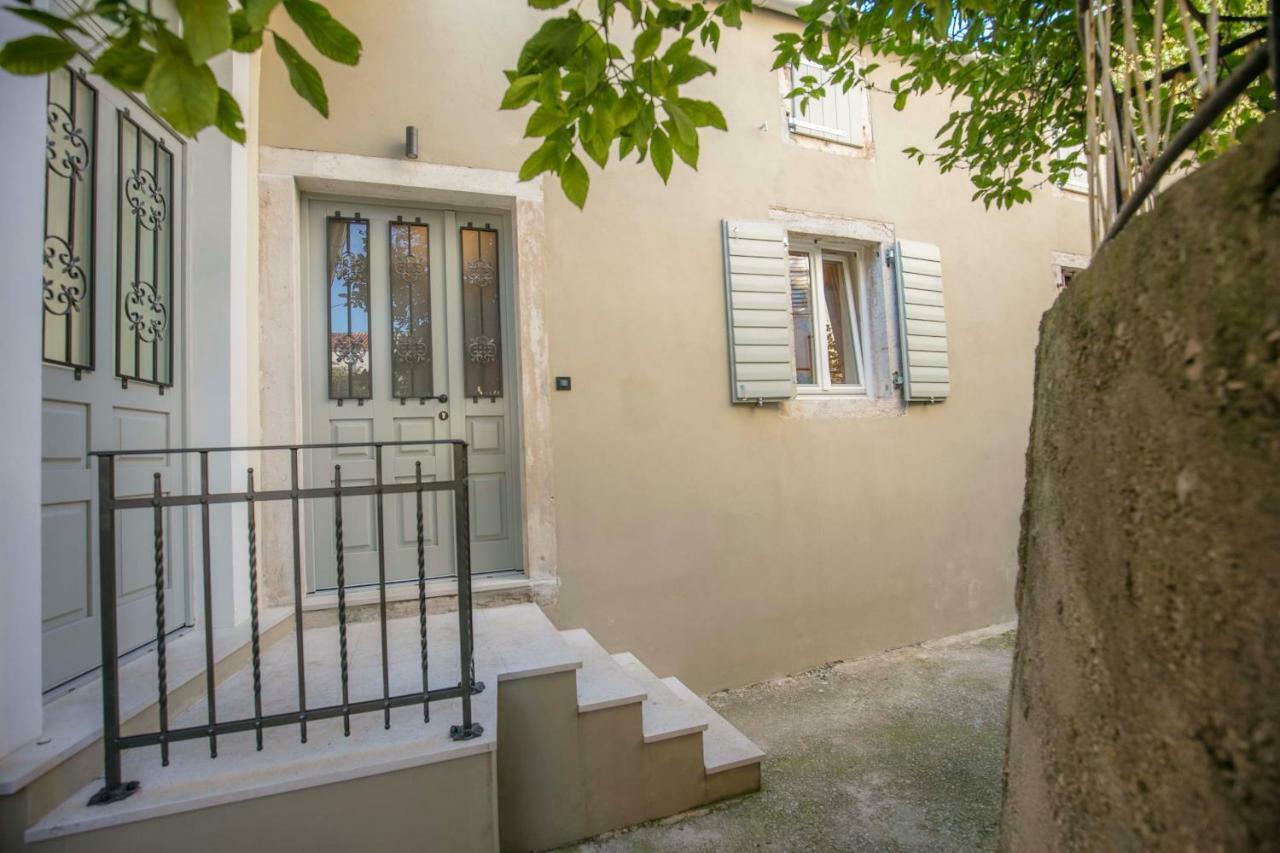 Apartments Villa Adrienne Mali Lošinj Eksteriør billede