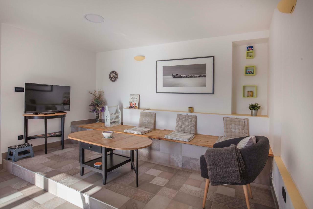Apartments Villa Adrienne Mali Lošinj Eksteriør billede