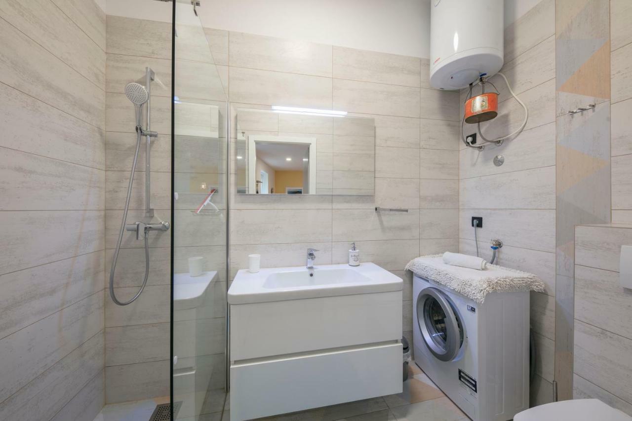 Apartments Villa Adrienne Mali Lošinj Eksteriør billede