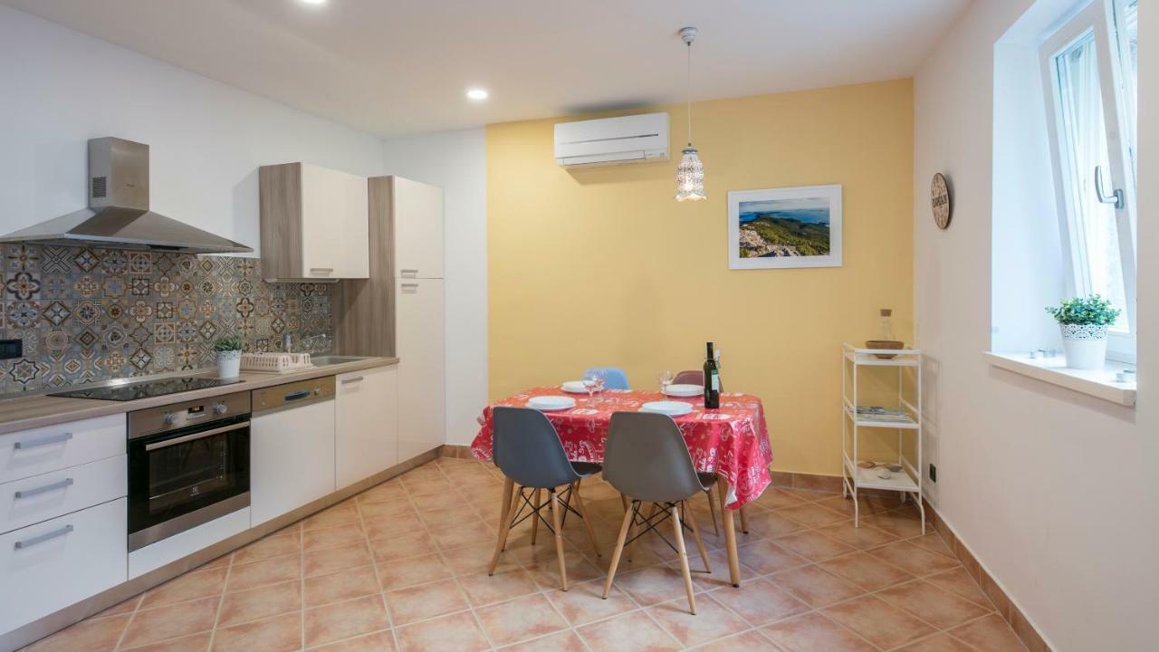Apartments Villa Adrienne Mali Lošinj Eksteriør billede