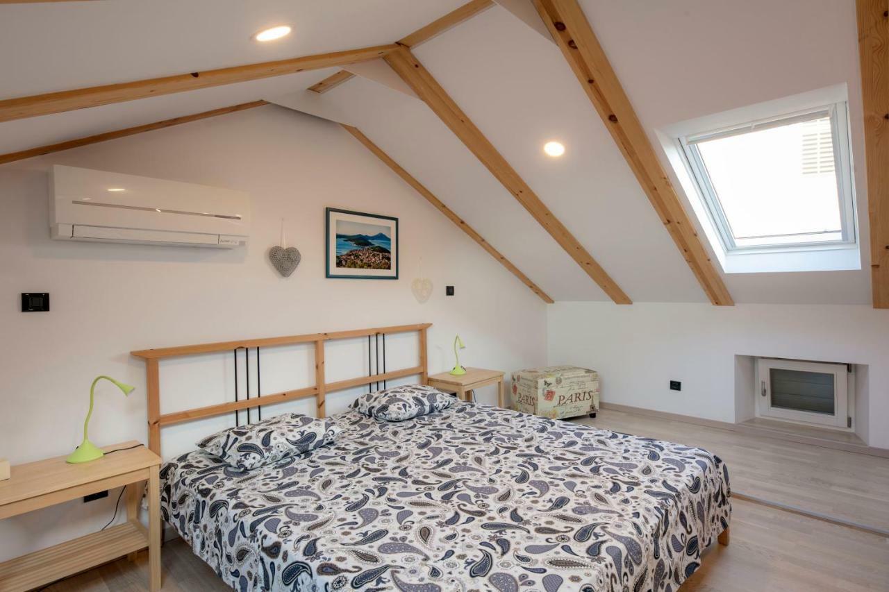 Apartments Villa Adrienne Mali Lošinj Eksteriør billede